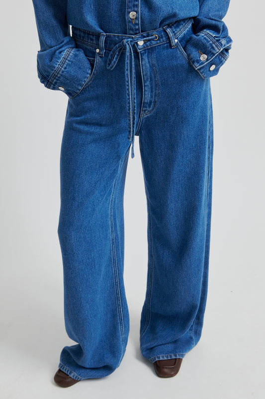 Lockere Jeans mit weitem Bein in Blau