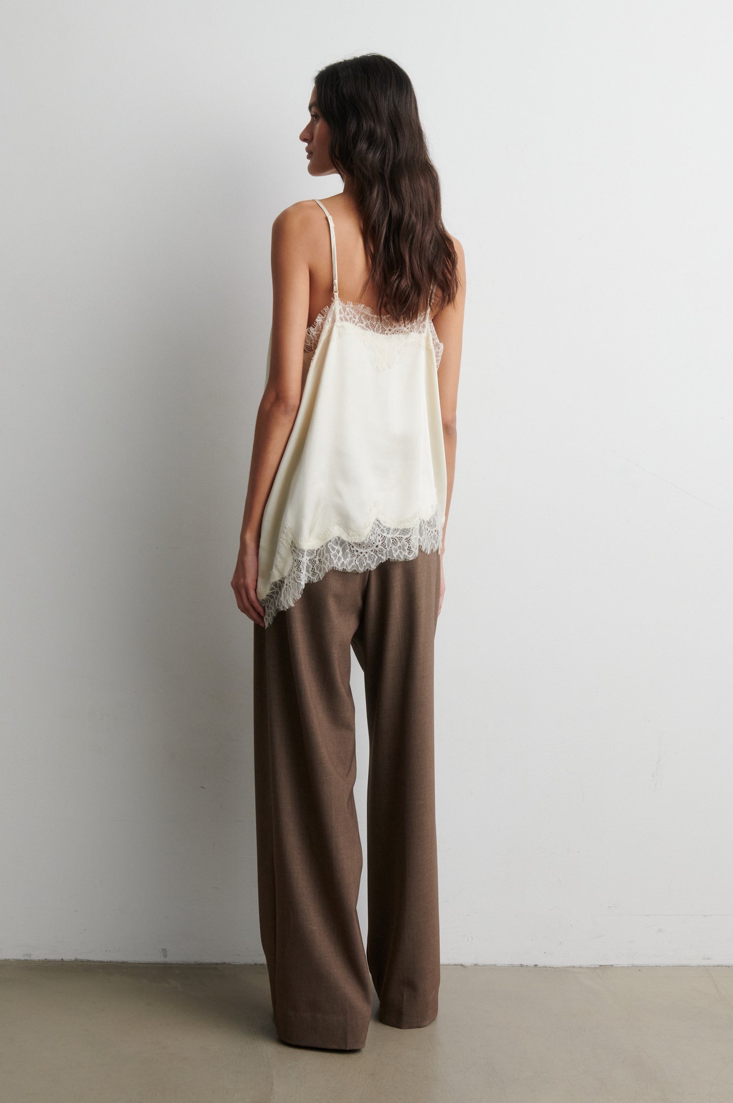 Spitzentop mit fließender Passform Creme