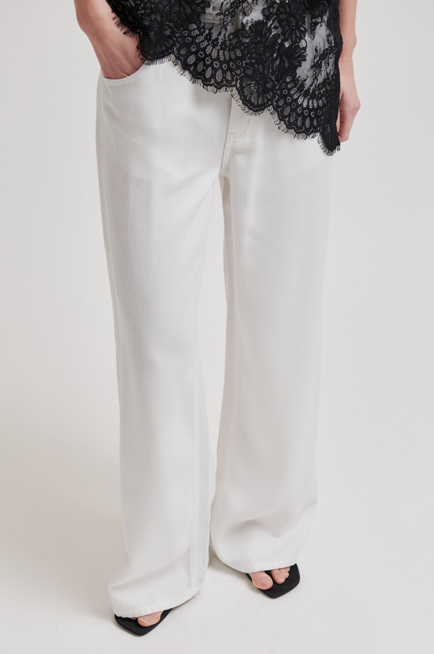 Lyocell-Jeans mit weitem Bein in Off White