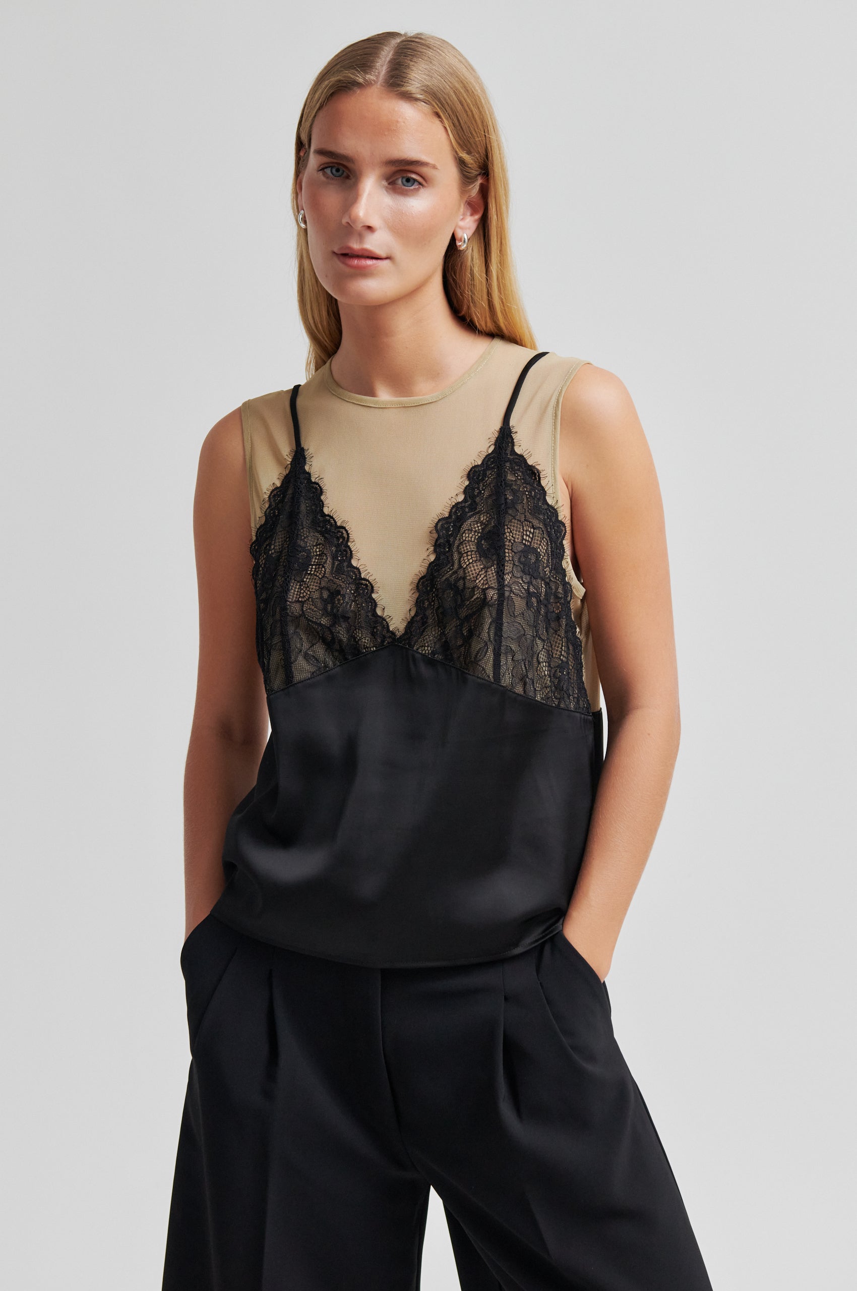 Spitzentop mit Mesh Schwarz