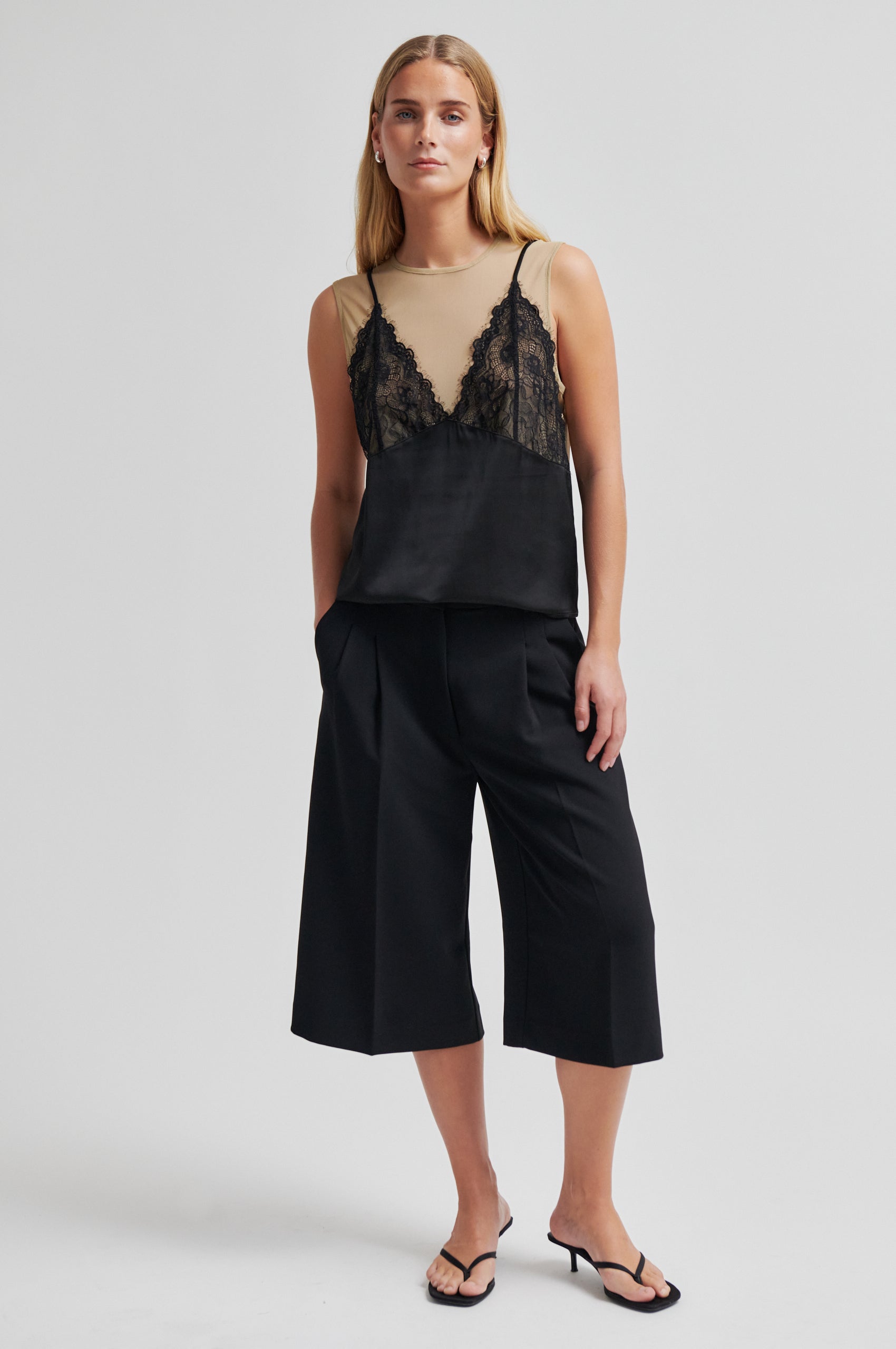 Spitzentop mit Mesh Schwarz