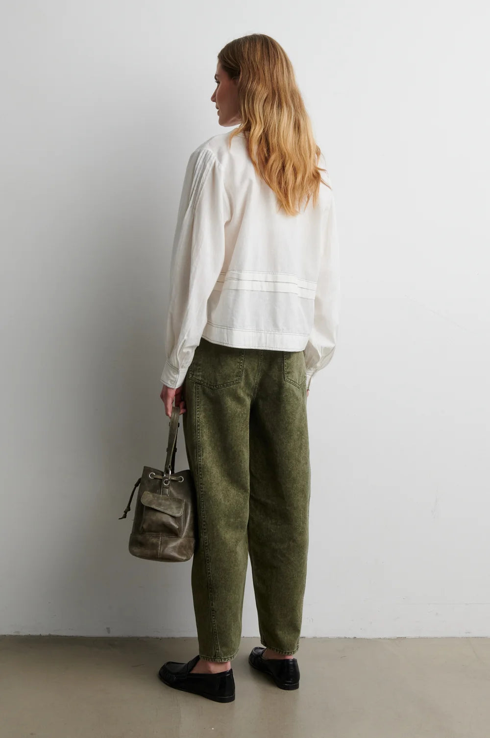 Olivgrüne 5-Pocket Barrel-Leg Jeans