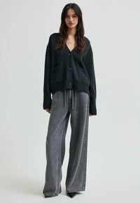 Lyocell-Jeans mit weitem Bein in Schwarzgrau