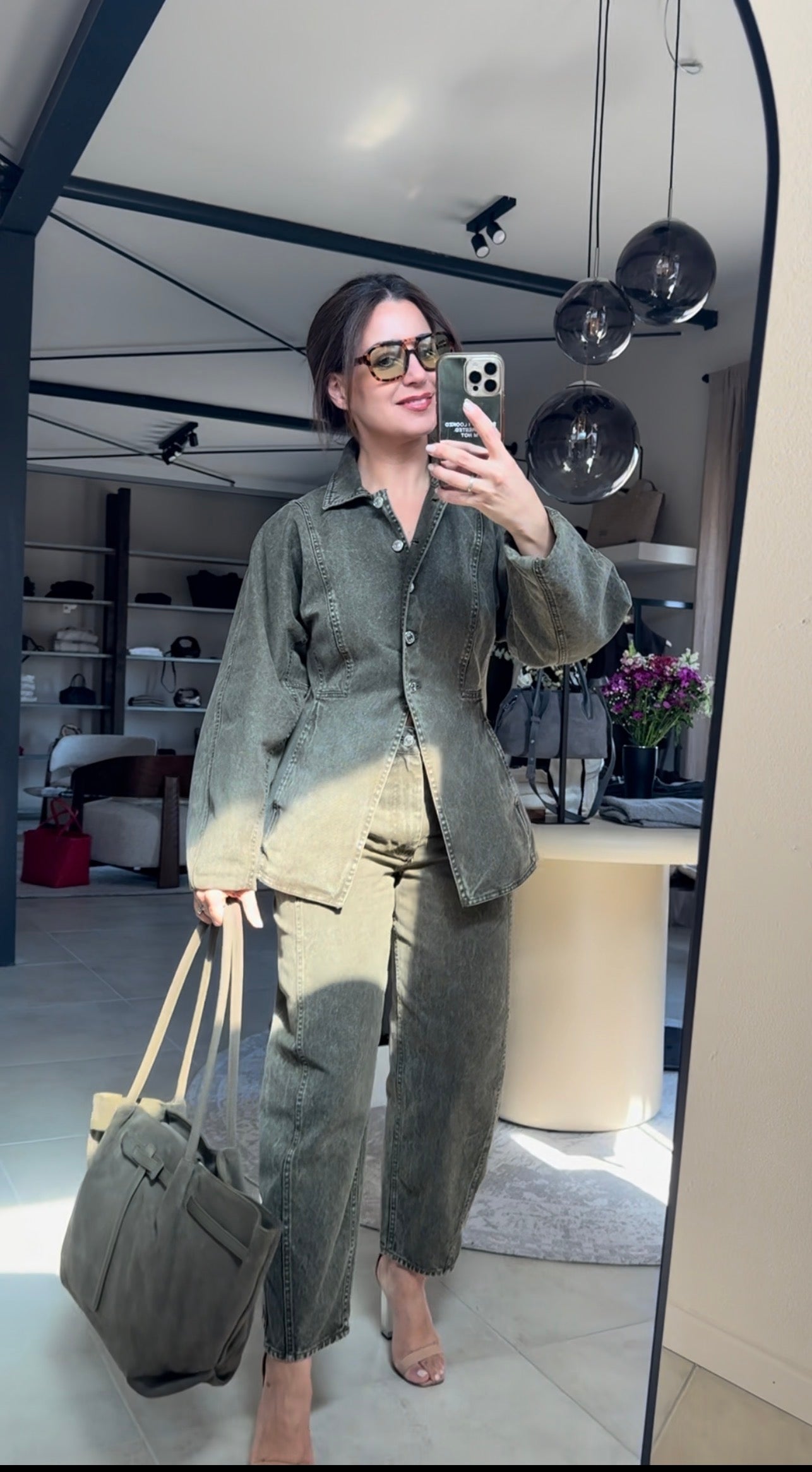Olivgrüne Denimjacke, tailliert
