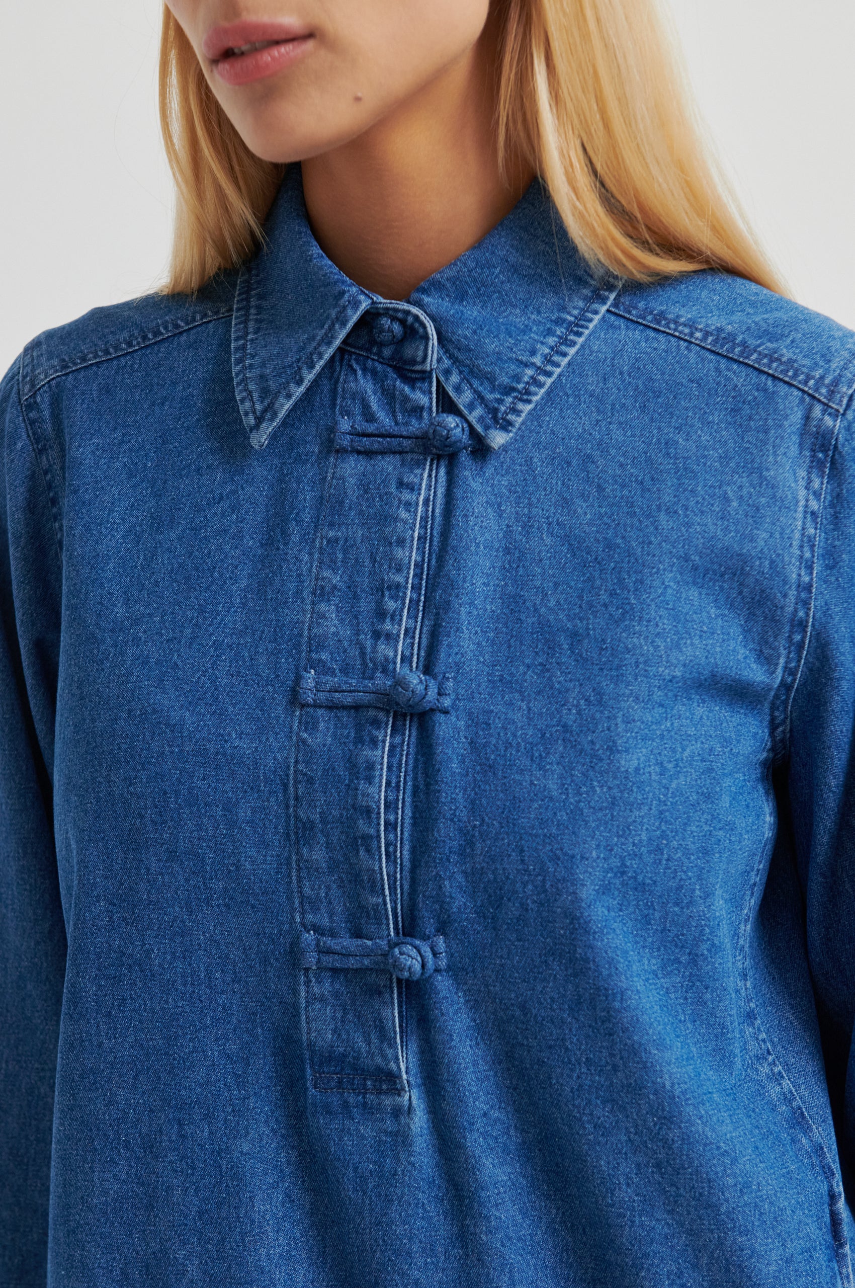 Oversize Denimkleid mit Hemdkragen