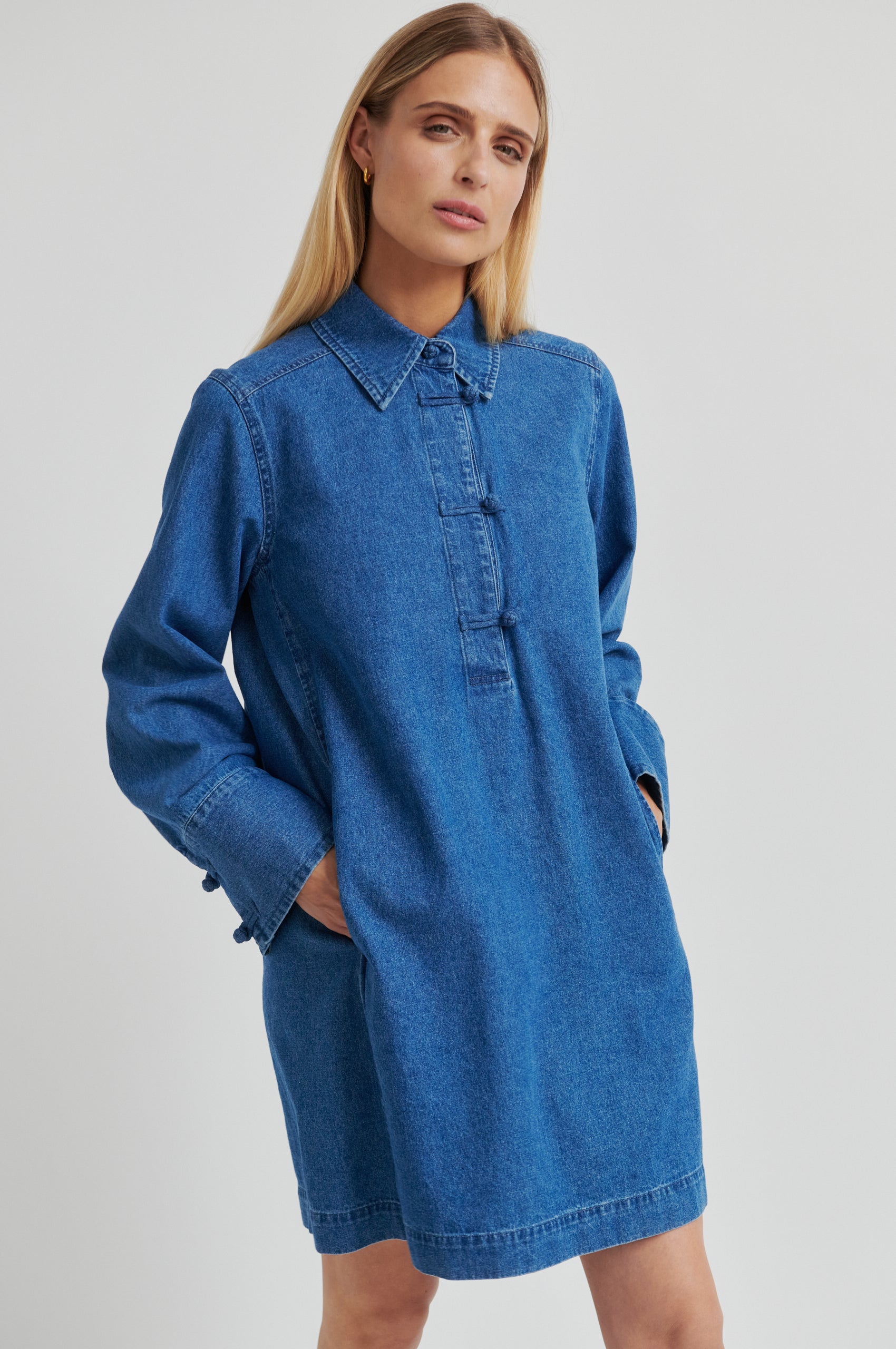 Oversize Denimkleid mit Hemdkragen