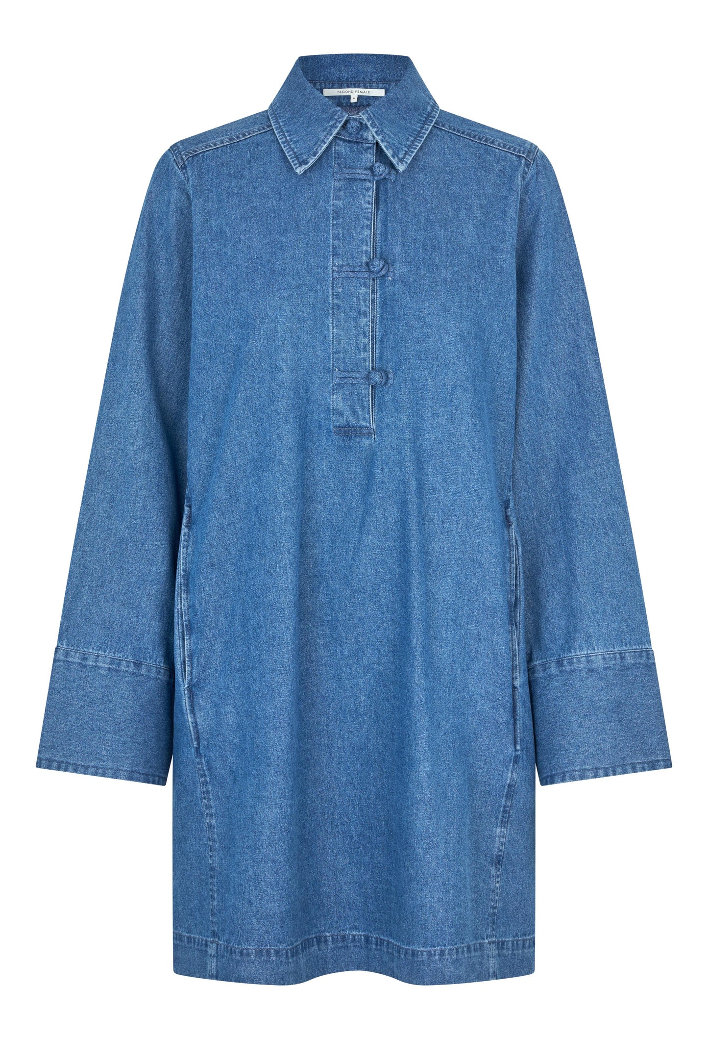 Oversize Denimkleid mit Hemdkragen Detailansicht