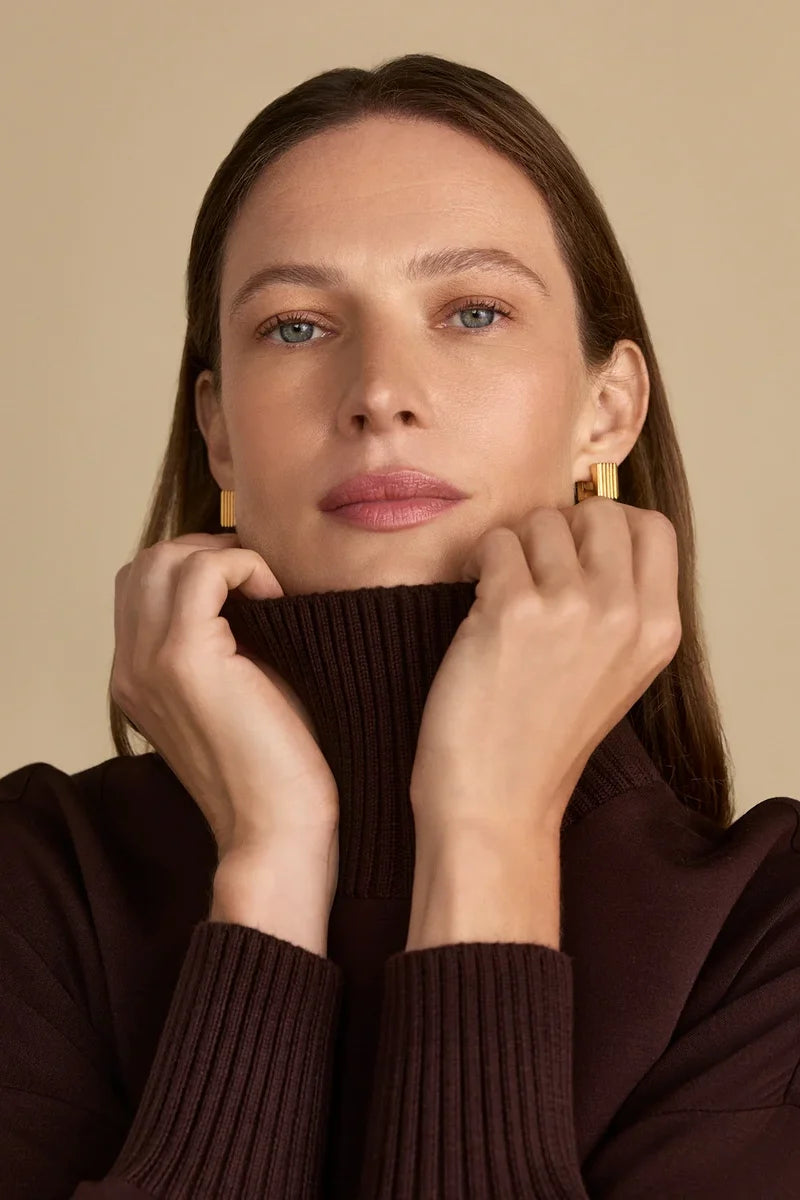 High Neck Sweater in Braun, Detailansicht