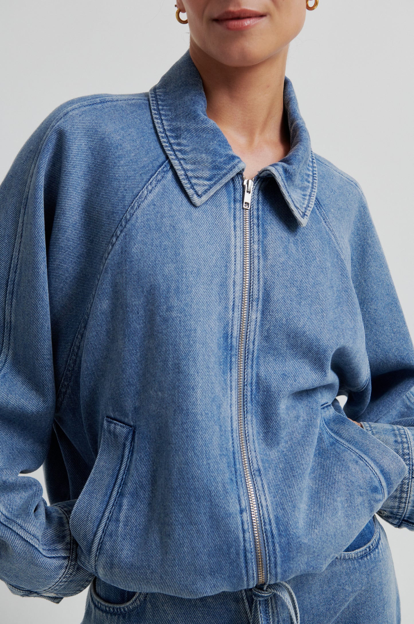 Jeansjacke in Hellblau Detailansicht