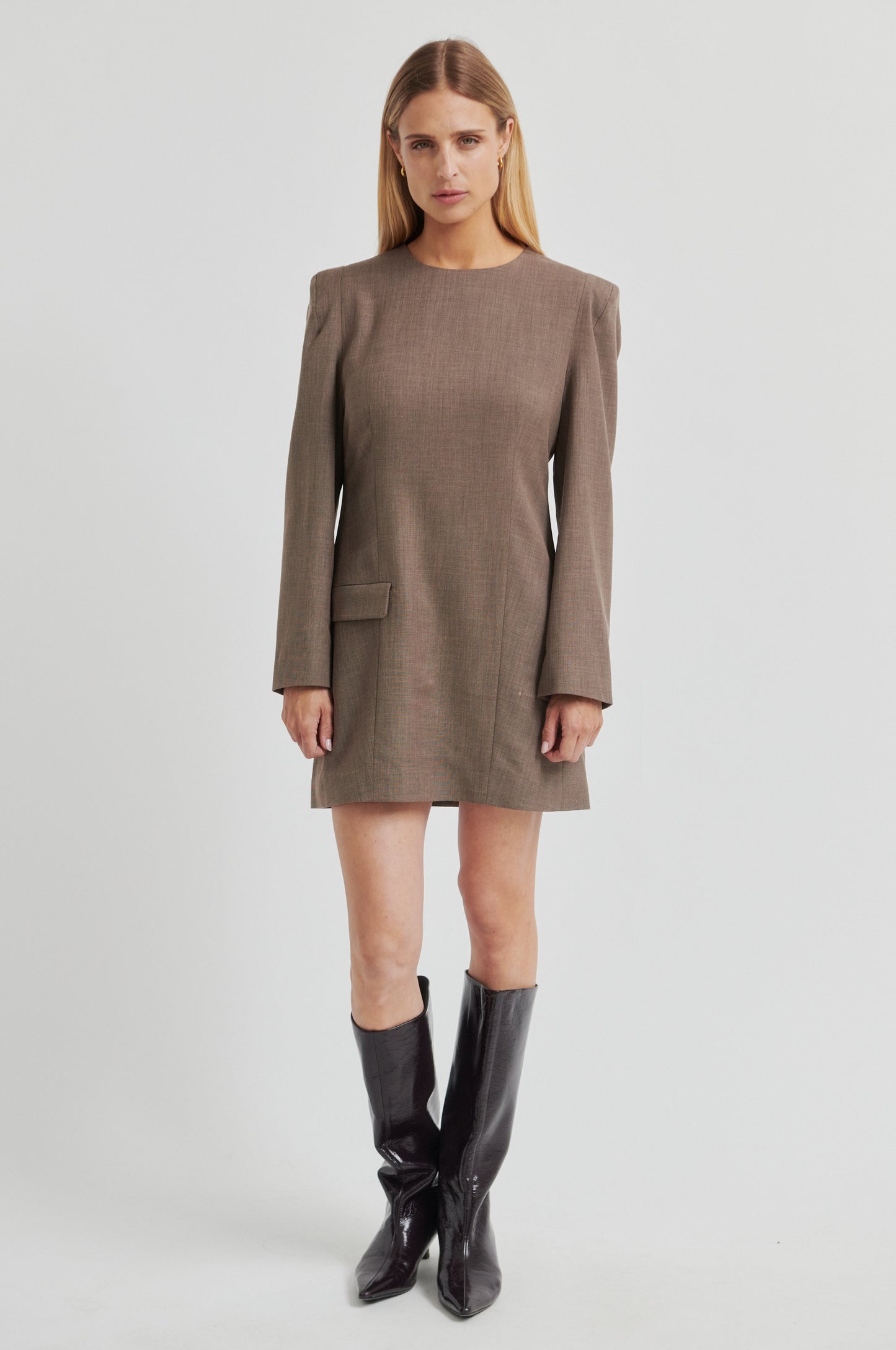 Kleid mit klarer Silhouette in Taupe