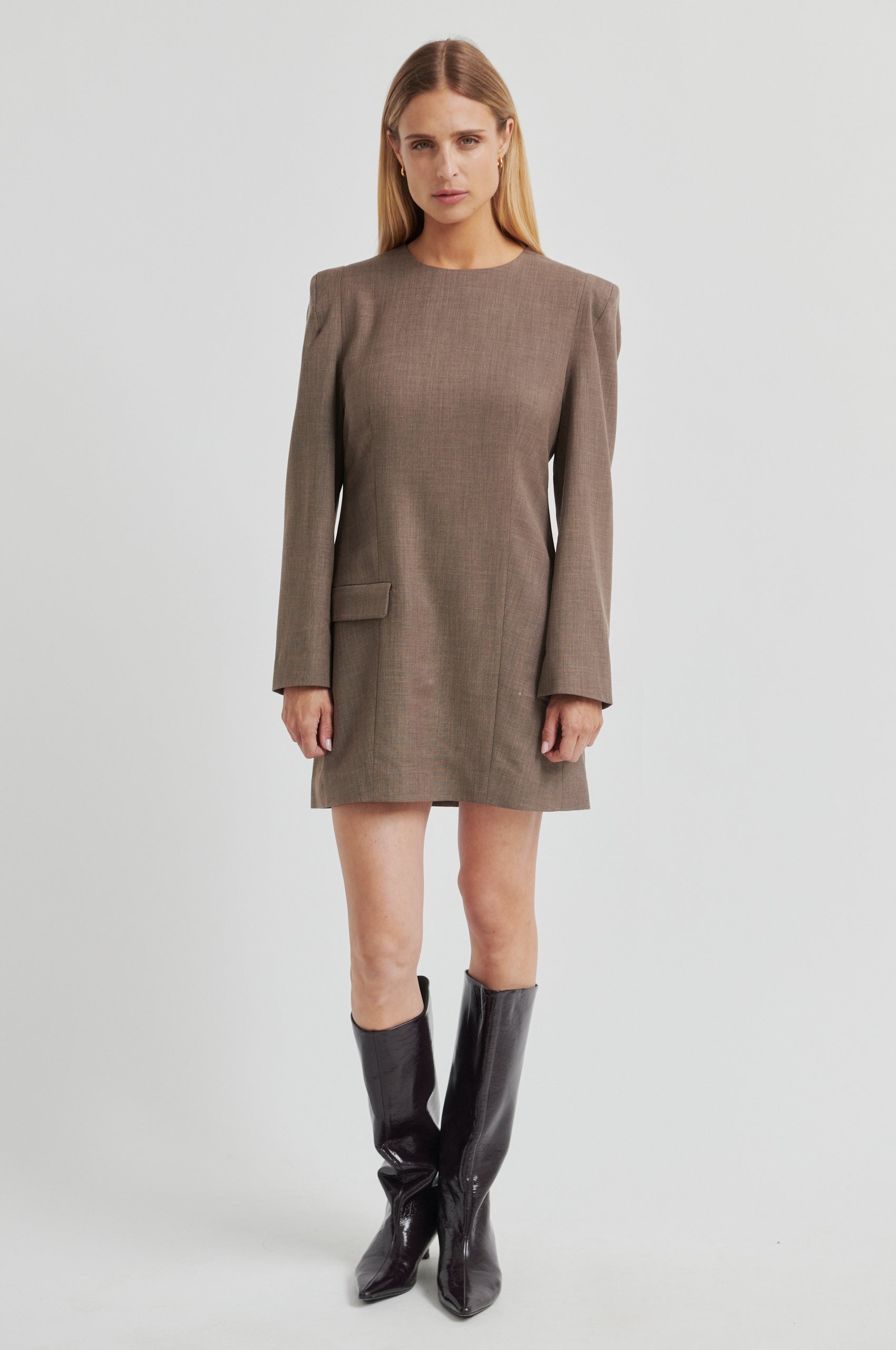 Kleid mit klarer Silhouette in Taupe