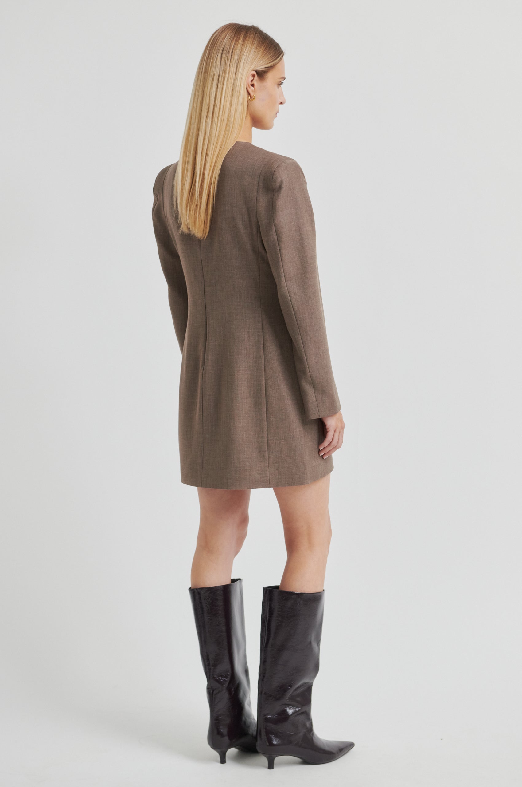 Kleid mit klarer Silhouette Rückansicht