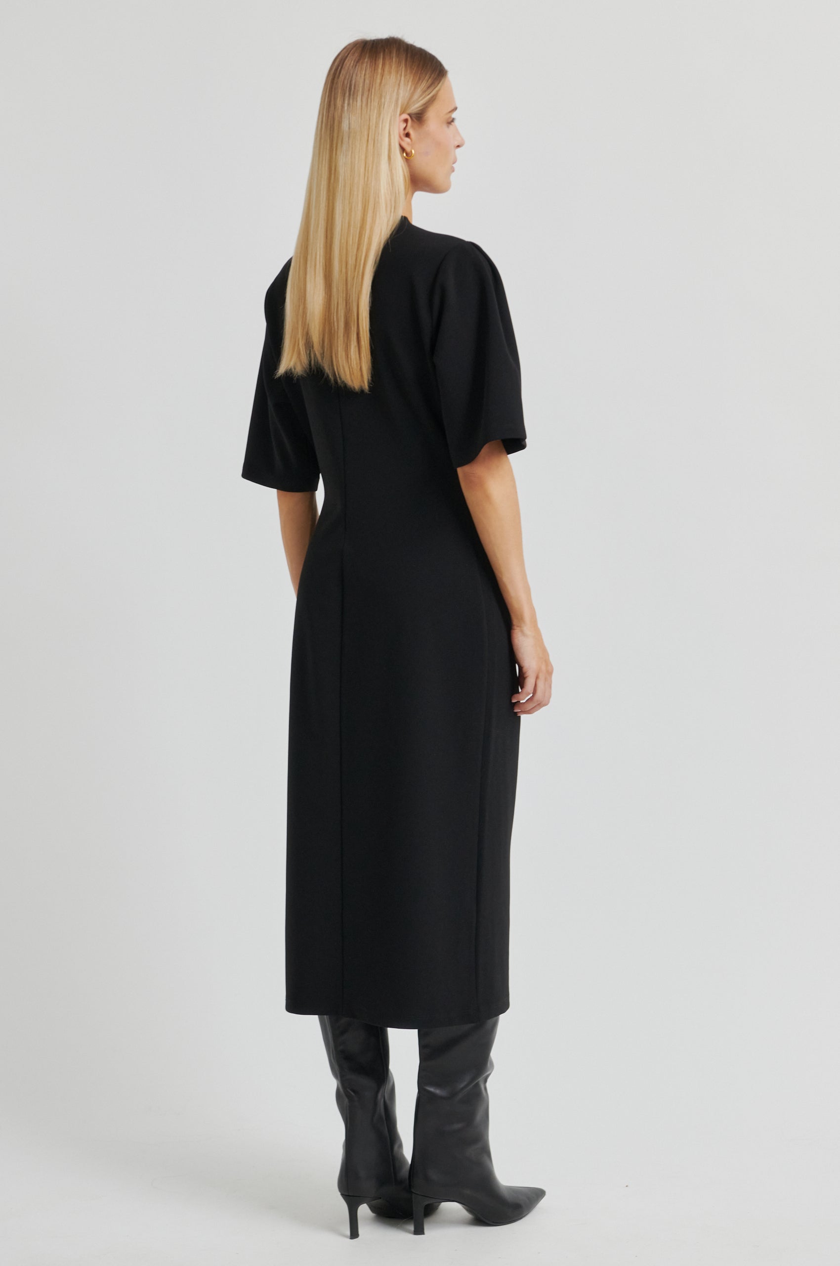 Midikleid mit Drapierung in Schwarz