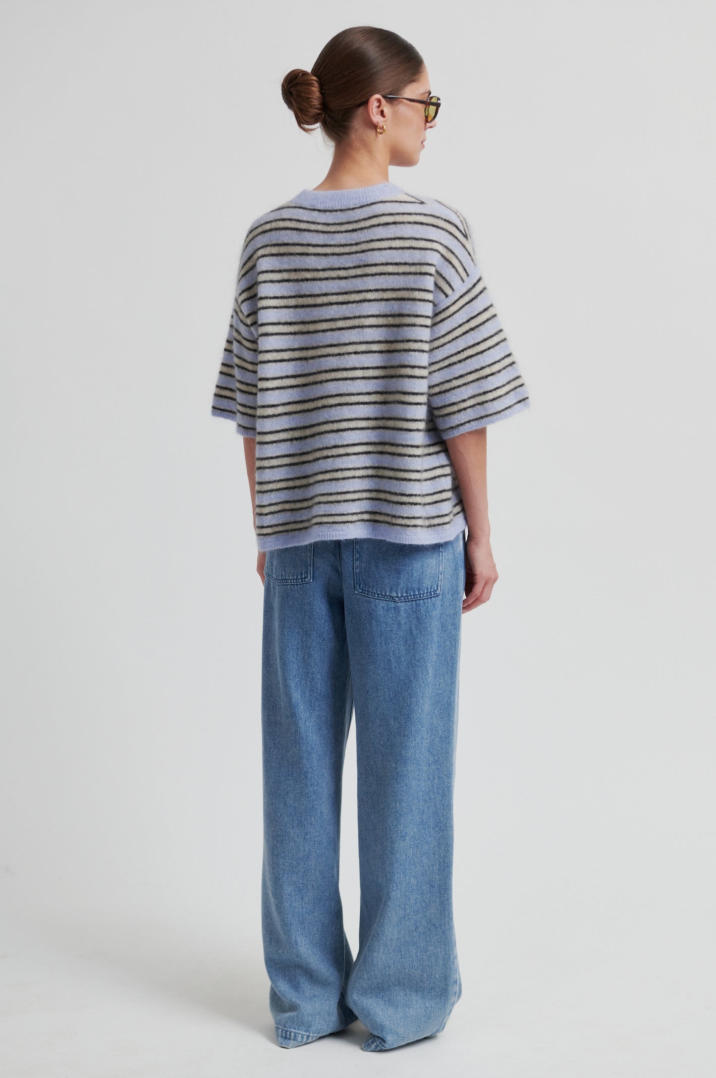 Flauschiger Kurzarm Pullover in Hellblau Rückansicht