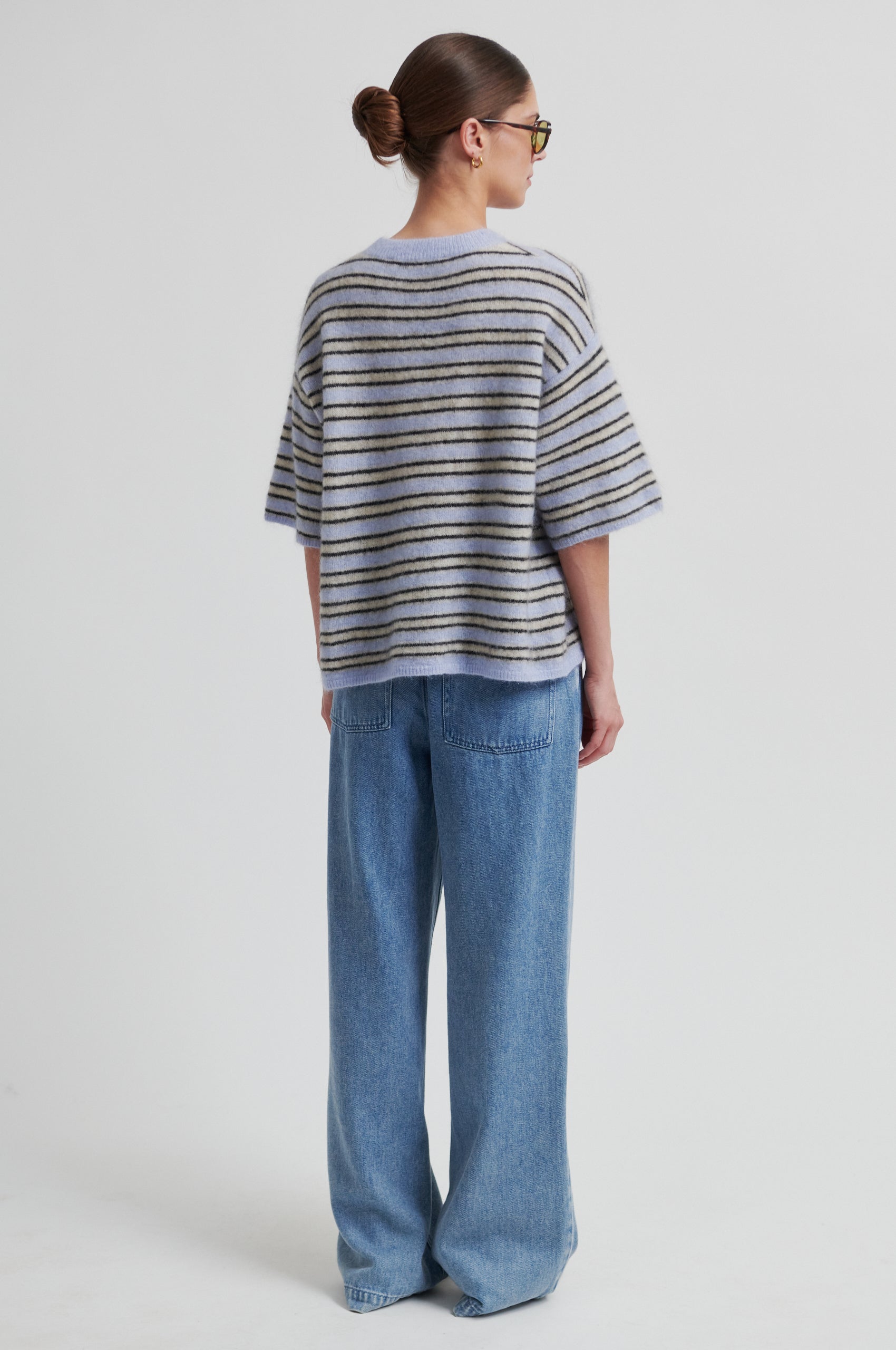 Flauschiger Kurzarm Pullover in Hellblau Rückansicht
