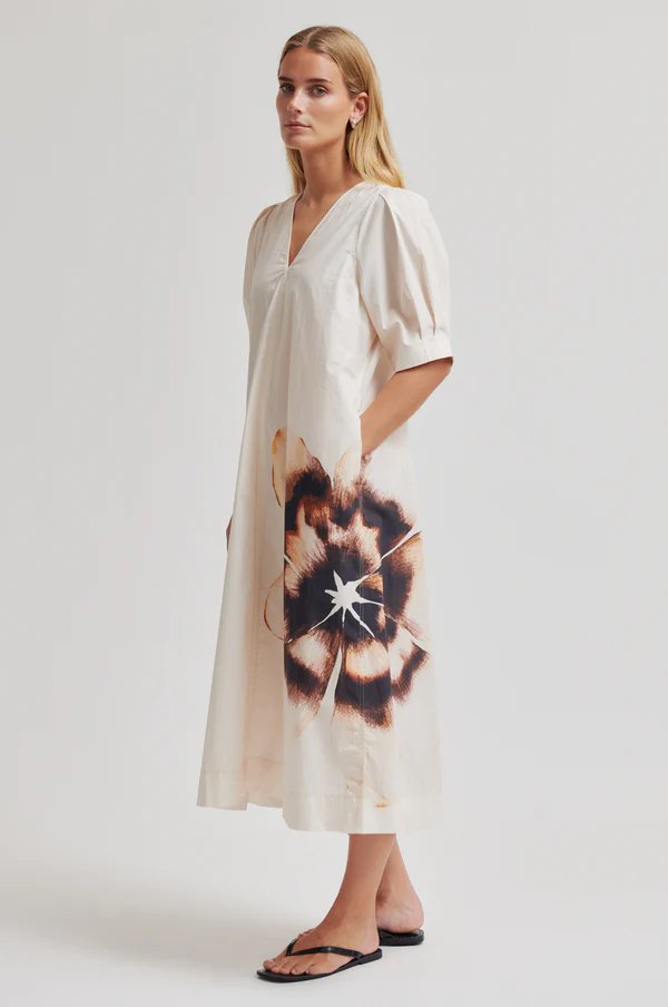 Fließendes Midikleid